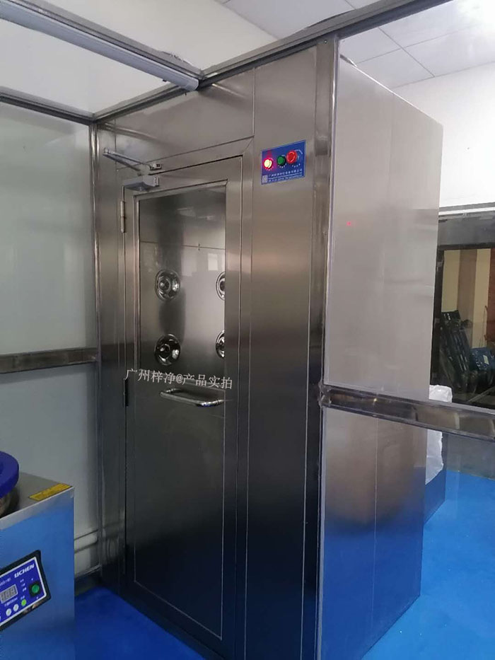 風淋室廣泛應用于電子、生物醫(yī)藥、食品等行業(yè)。